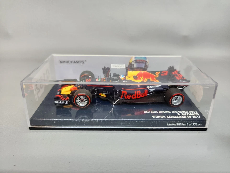 Minichamps Red Bull Racing Tag Heuer RB13 M. Verstappen Australia GP 2017 1/43 - Image 3 of 4