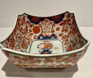 UNUSUAL JAPANESE IMARI DEEP BOWL