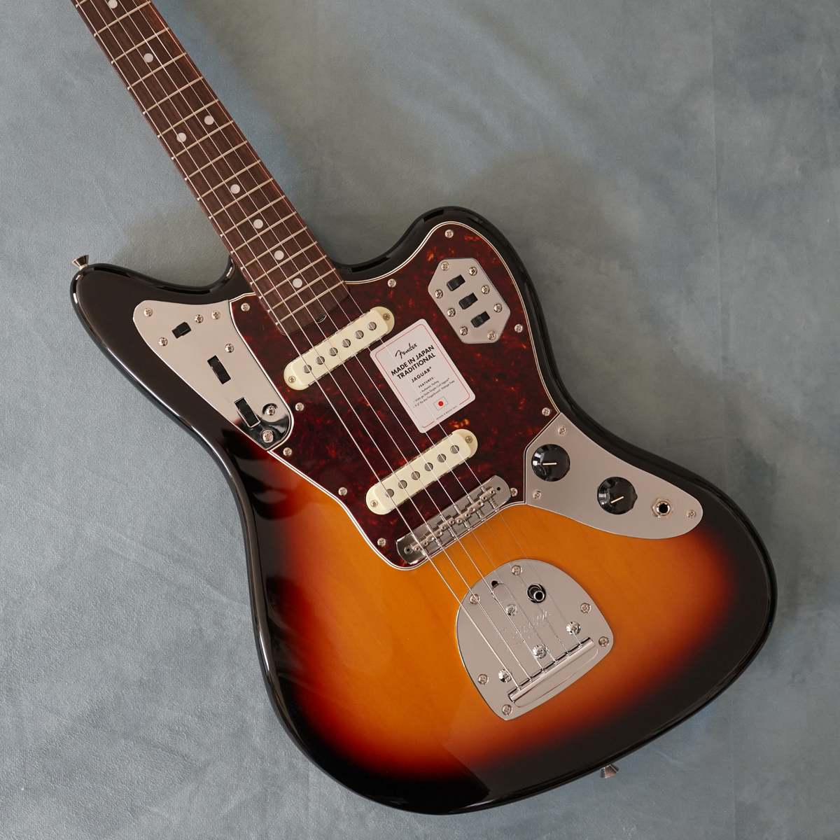 Fender Made in Japan Traditional 60s Jaguar 3-Color Sunburst Fender Made in Japan Traditional 60s Jaguar 3-Color Sunburst