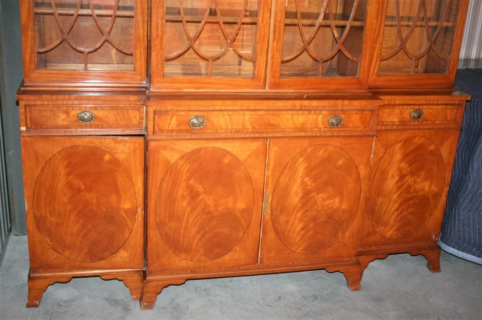 Reproducción del siglo XIX del secretario de madera satinada/gabinete chino de Jorge III. Foto 4 de 4