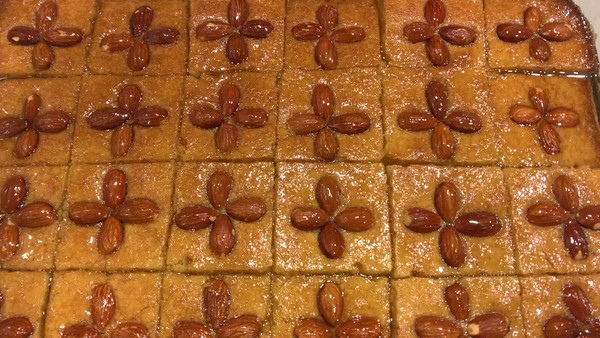 Basbousa orgánica (pastel de sémola)! Calidad única (2 kilos) (4,4 lb) (24 piezas) 