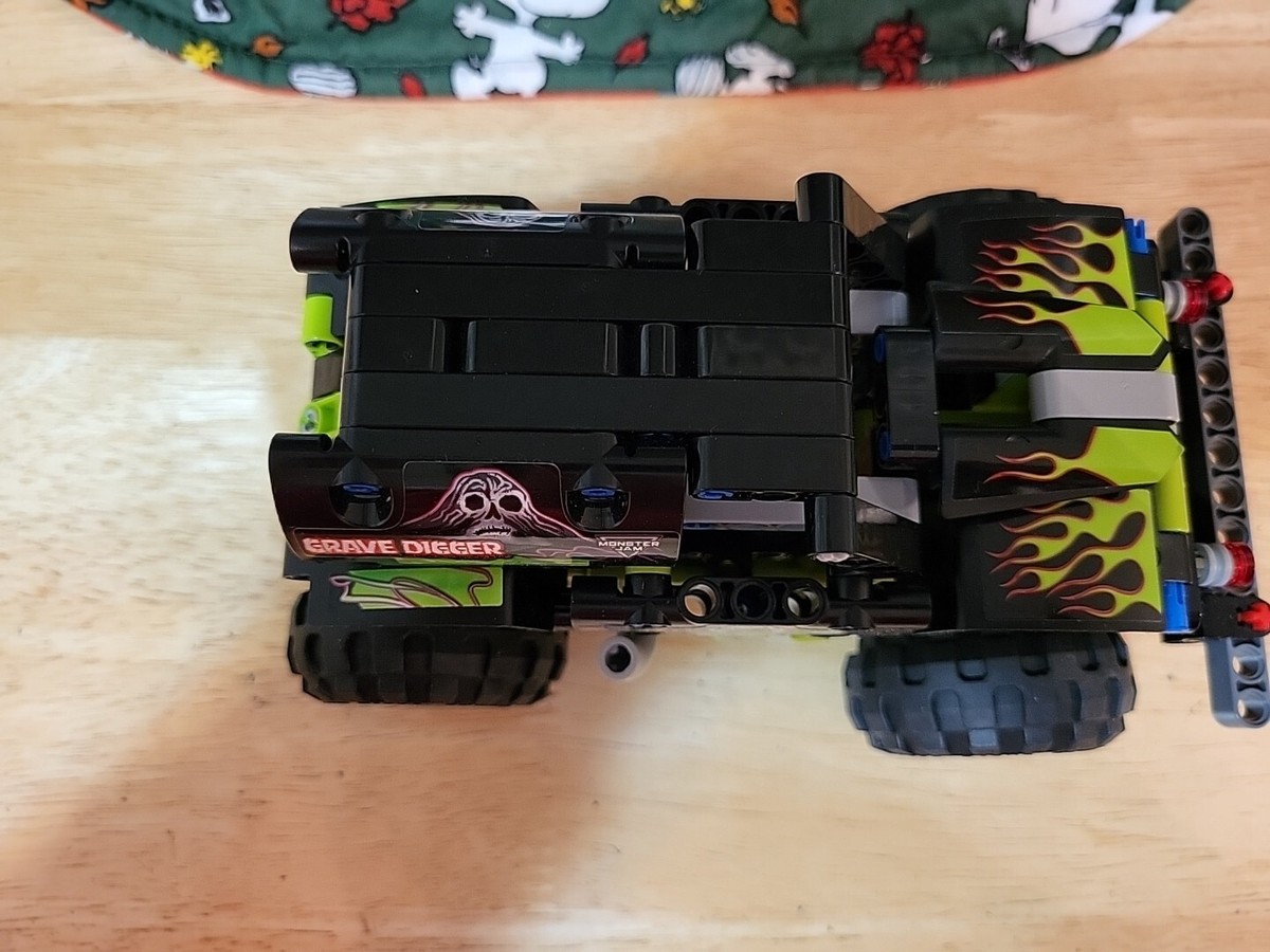 R i ❤︎ LEGO 42118 Monster Jam Grave Digger & LEGO 42119 Monster Jam