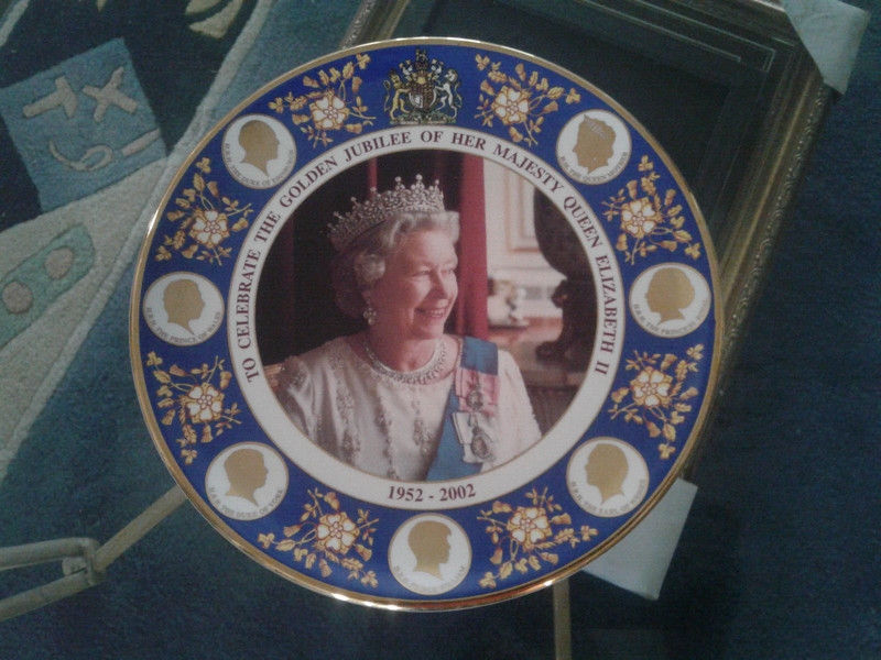 Queen Elizabeth II Golden Jubilee 9 3/4"  Plate Prinknash Abbey Pottery~RARE