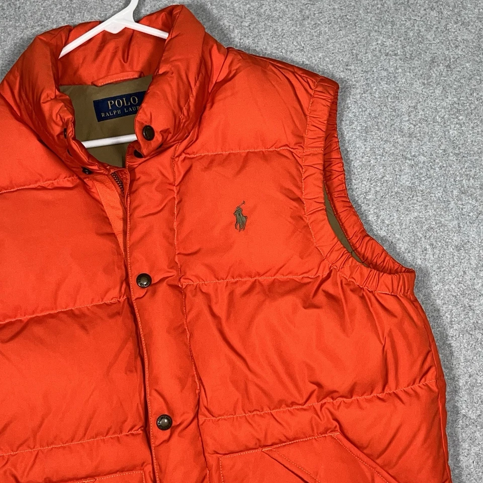 Polo Ralph Lauren Chaleco Puffer Hombres Pequeño Naranja Cremallera Completa Bolsillos con Botones Plumón de Pato Foto 2 de 4