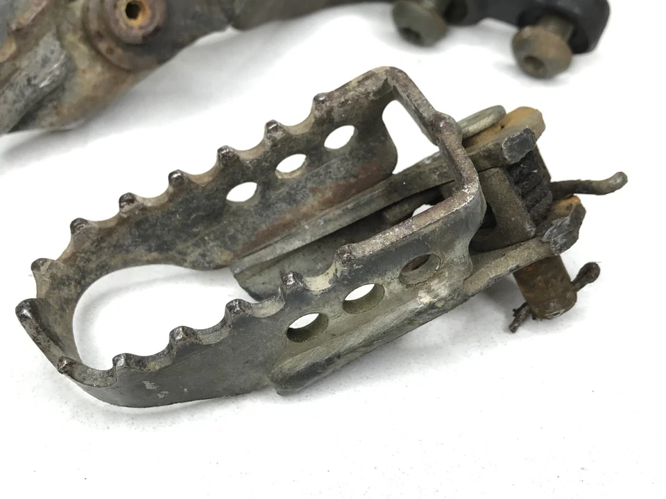 03 Yamaha TTR 250 TTR250 OEM estriberas reposapiés soporte de montaje 6-P Foto 3 de 4