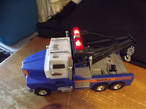 TONKA Real Tough Mighty Motorized TOW TRUCK with Working Winch LIGHTS & SOUNDS