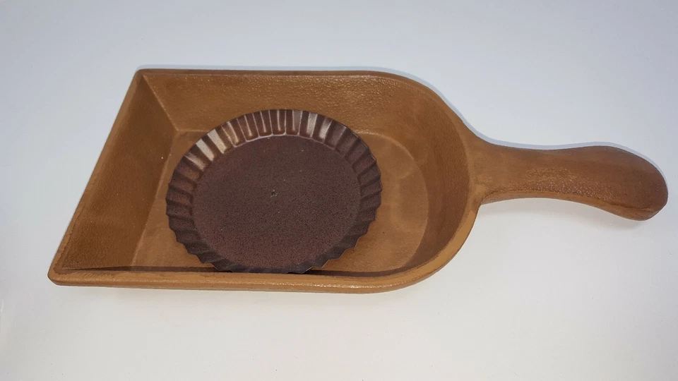 Primitve rustic country resin shovel scoop candle holder orange flameless candle - Image 2 of 4