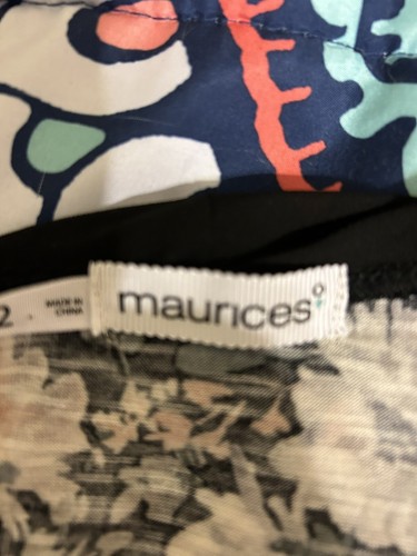 Sleeveless Flower & Butterfly Blouse Size 2 Maurices - Picture 2 of 3