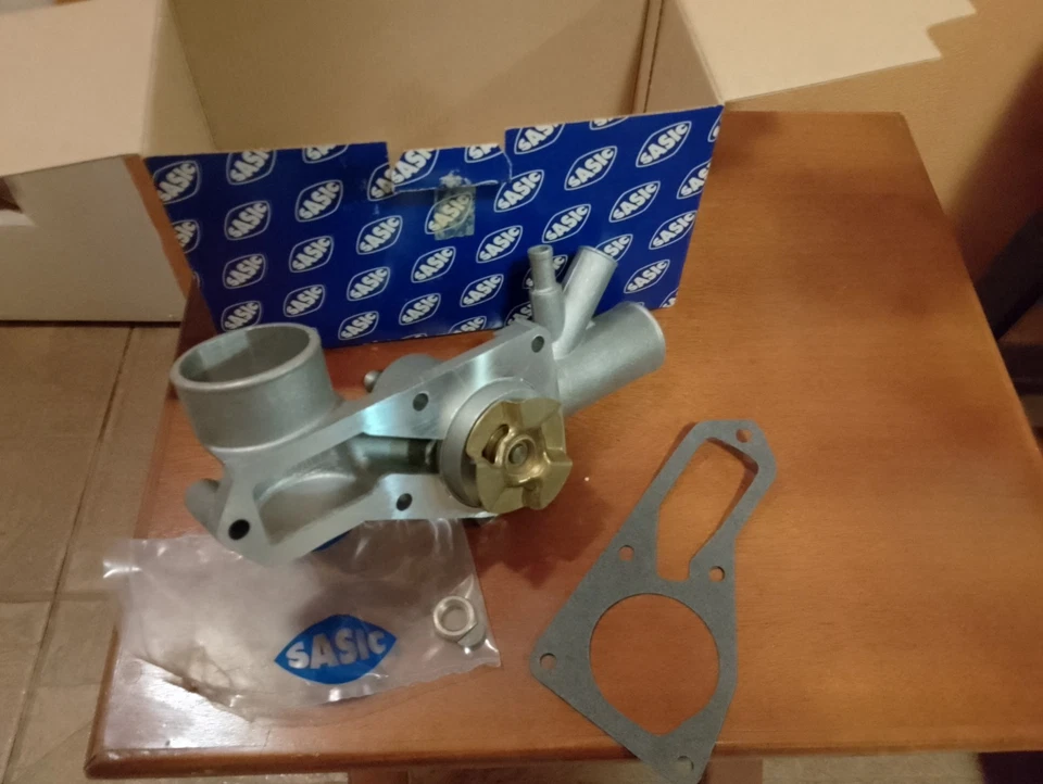 water pump sasic 2021691 fits to peugeot 404 504 - Image 2 of 4