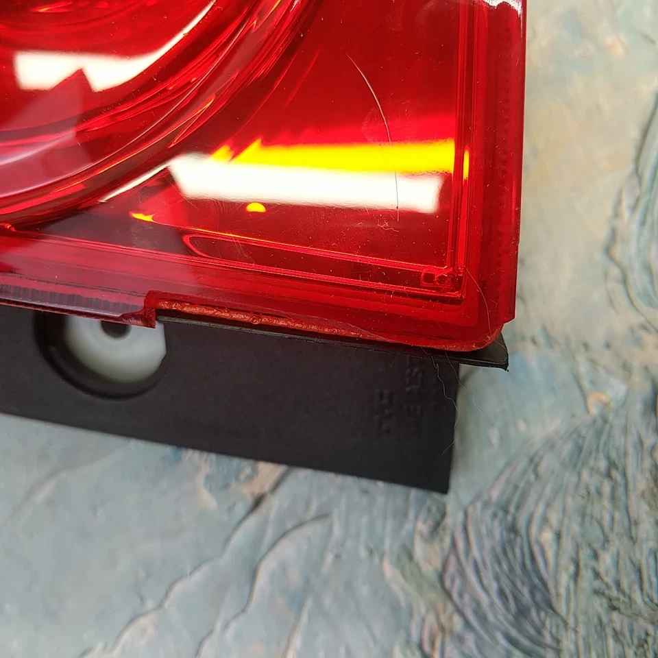 Luz trasera derecha para pasajero Chevrolet Equinox 2010-2015 BLEM TYC 11634300 NUEVA DE STOCK Foto 3 de 4