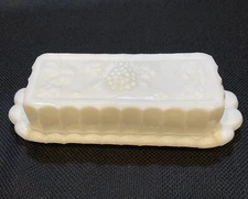 Vintage WESTMORELAND White Milk Glass Grapes/Vines/Leaves Covered Butter Dish