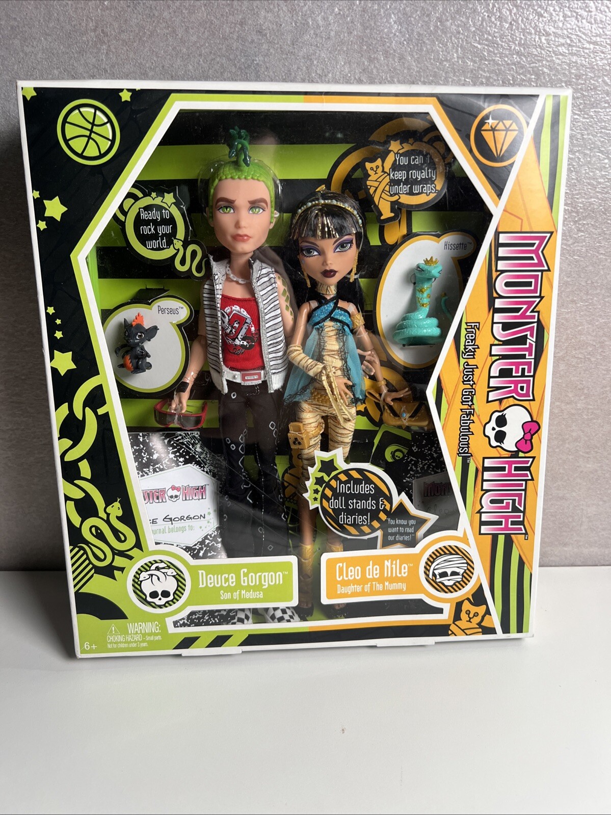 mattel-monster-high-cleo-de-nile-and-deuce-gorgon-doll-gift-set