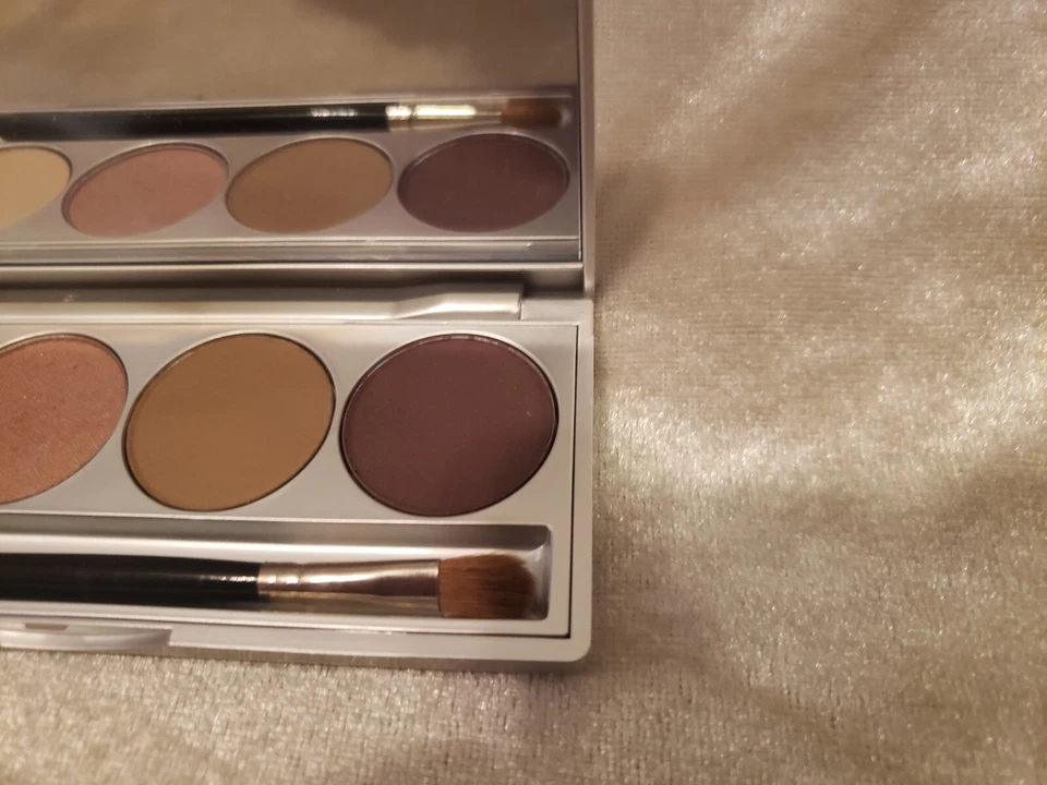 Mini pinturas de ojos LAURA MERCIER sombra de ojos crema de mantequilla rosa whisky parís de noche Foto 3 de 4