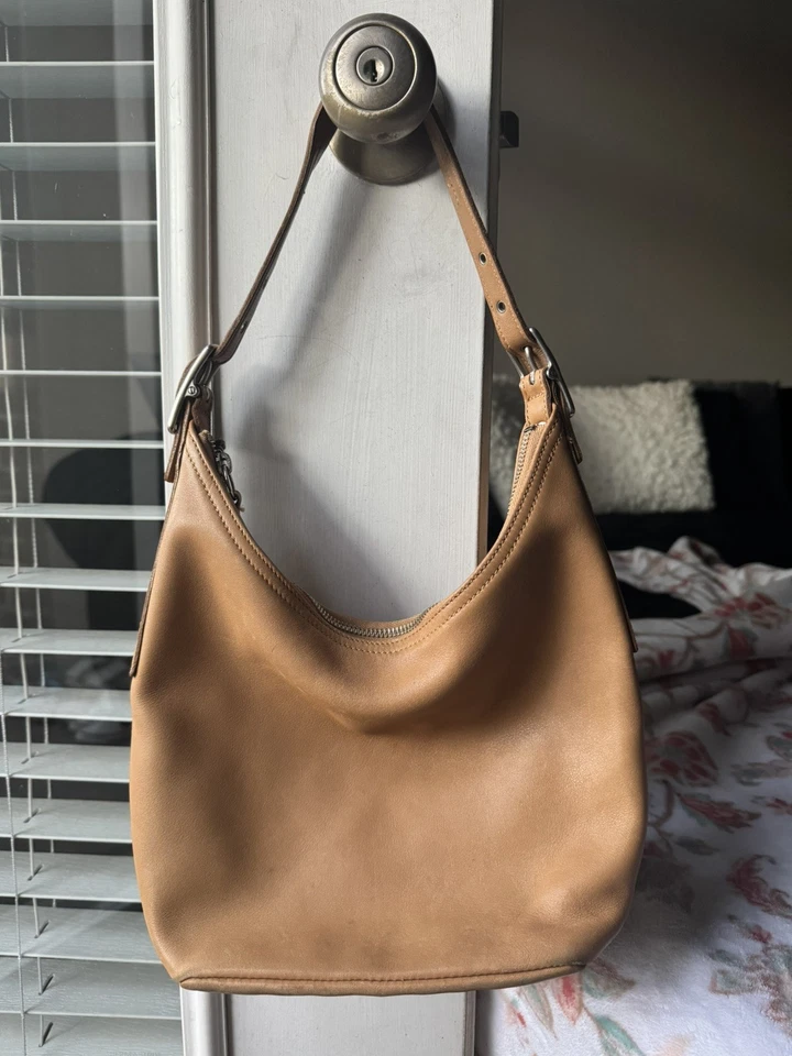 COACH E1D-9823 Camel Vintage Shoulder Handbag Leather Legacy West Hobo Old Tote - Image 3 of 4