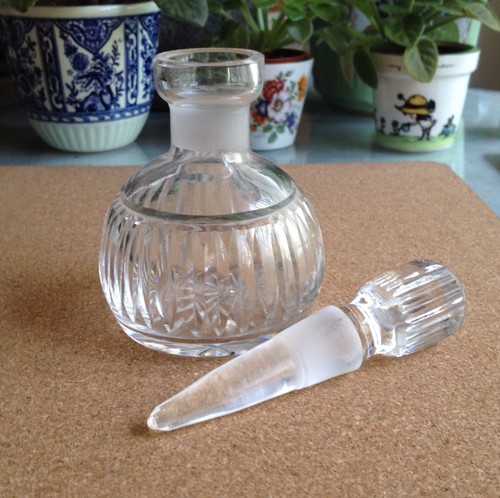 Victorian Cut/Glass Perfume Bottle. Reproduction. MINT! - Picture 2 of 5