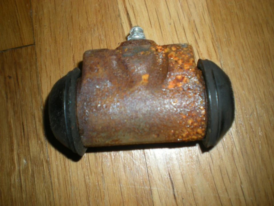 Nuevo de Lote Antiguo Ford E100 E250 E350 1964 1965 Cilindro de Freno Delantero Asy LH C4UZ-2062-A Foto 2 de 3