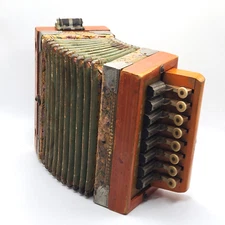 VINTAGE LUDWIG PICCOLO ACCORDION MADE IN GERMANY COLLECTIBL MUSICAL INSTRUMENT