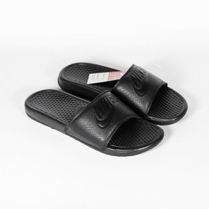 nike benassi triple black