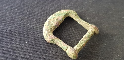 Lovely Tudor copper alloy buckle in uncleaned condition found in England L311