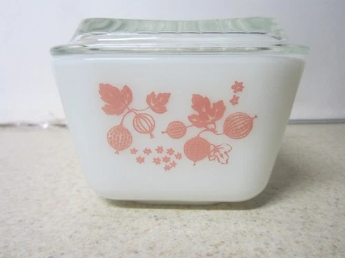 VINTAGE Pyrex Pink Gooseberry 1.5 Pint 0502 Refrigerator Dish With Lid    READ