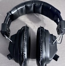METAL DETECTOR HEADPHONES WITH VOLUME CONTROL - ADAPTERS INCLUDED - NEW