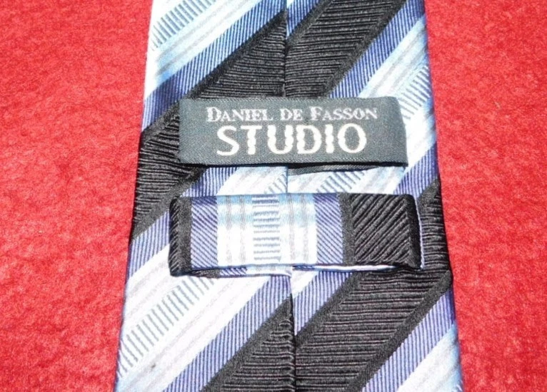 Gravata listrada DANIEL DE FASSON STUDIO PRETA/AZUL/ROXA - GRAVATAS - GRAVATAS DE DESIGNER. - Imagem 3 de 3