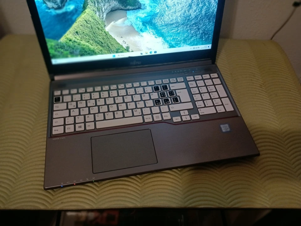 fujitsu lifebook E756 15,6" FULLHD i5-6200U 128gb ssd m2 8gb DDR4 WINDOWS 11 - Immagine 2 di 4