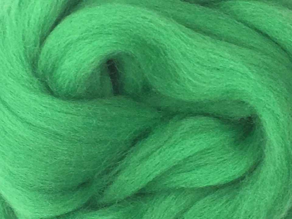 Green Wool Roving, Green felting wool, Green spinning wool, Green Roving, Rove - Image 2 of 4