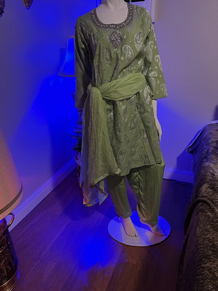 СДЕЛАННЫЙ НА ЗАКАЗ традиционный сари платье имеет зеленый, серебро и бриллиант камень - Изображение 3 из 4