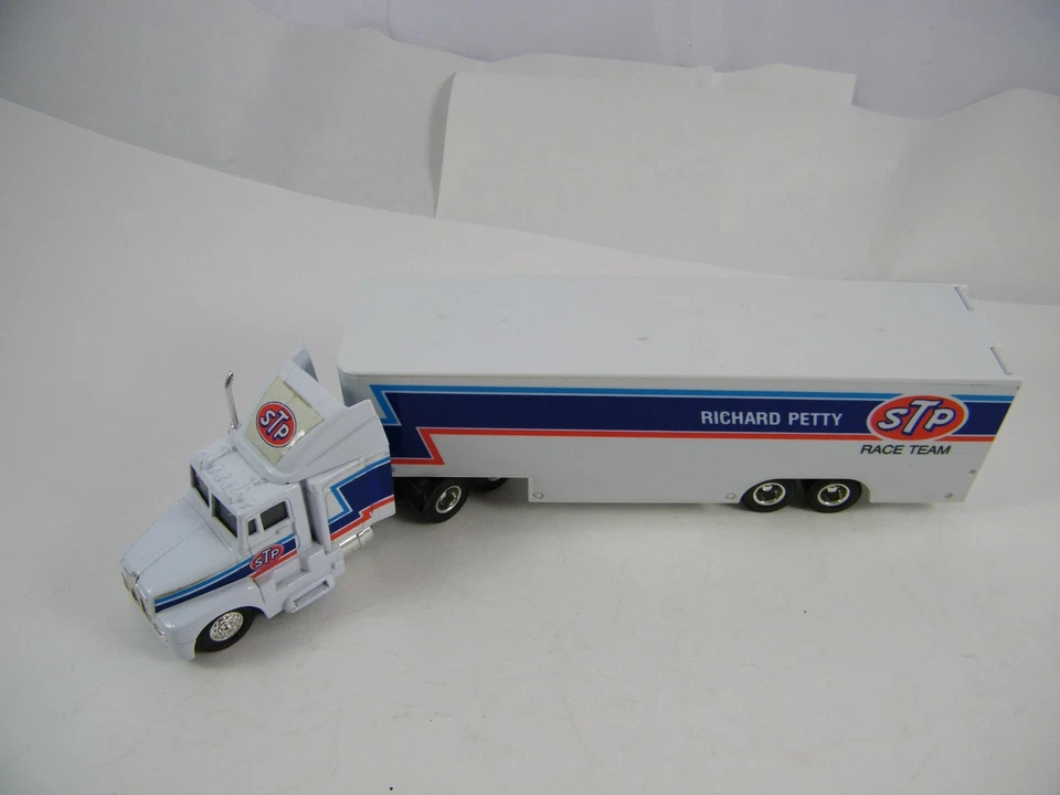 RICHARD PETTY ~ STP RACING #43 ~ TRANSPORTADORES Y COCHES Foto 2 de 4