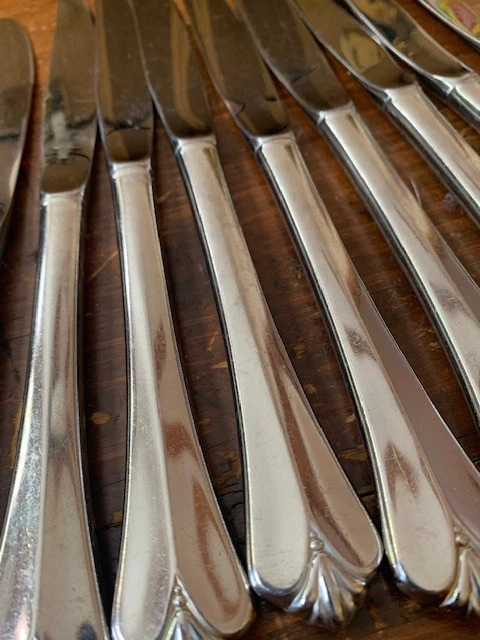 2 Oneida WESTGATE Royal Crest Serrated Steak KNIVES 8 Dinner Stainless Flatware
