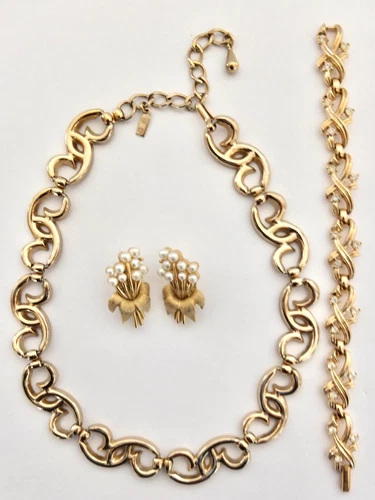 Vintage Monet Gold Link Necklace Trifari Bracelet With Crystals & Pearl Earrings