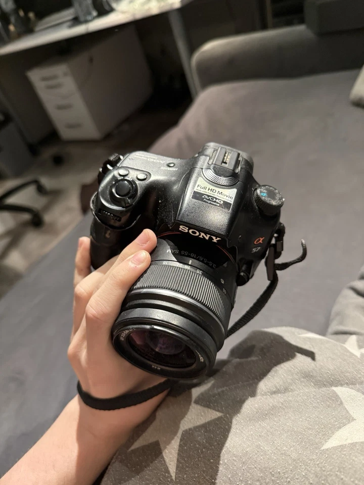 Sony SLT-A57 mit DT 18–55mm f/3.5–5.6 SAM Objektiv – voll funktionsfähig - Bild 2 von 4