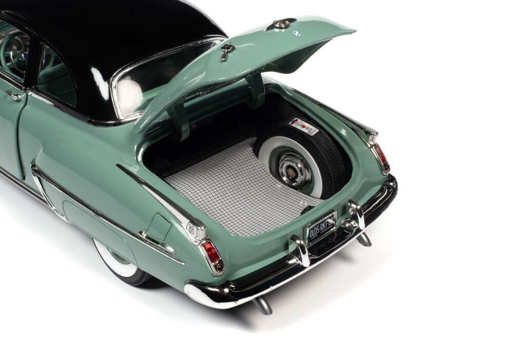 Autoworld 1:18 1950 Oldsmobile Rocket 88 Alder Green AMM1280