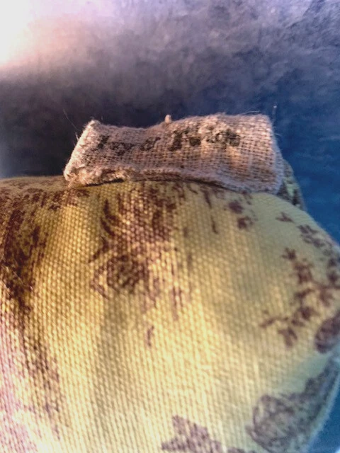 Сделанный на заказ туалет French Country Life золотисто-коричневый с красной/золотой бахромой - Изображение 2 из 3