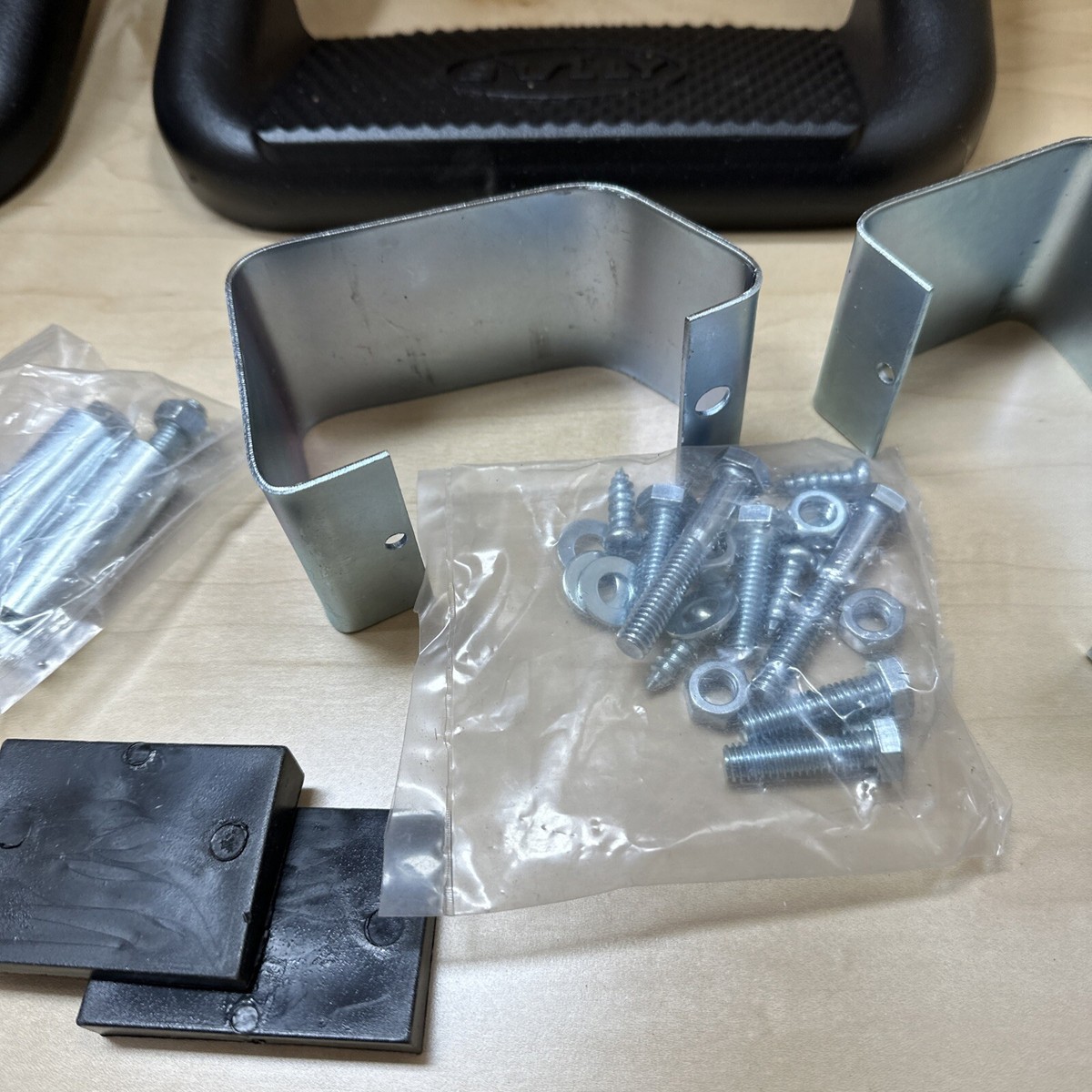 Bully Black Aluminum Side Step for Multiple trucks AS-600SB Lot Of