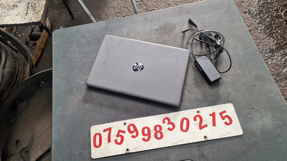 HP 255-G7 RYZEN3 AMD RADEON VEGA GRAPHICS FOR PARTS - Image 2 of 4