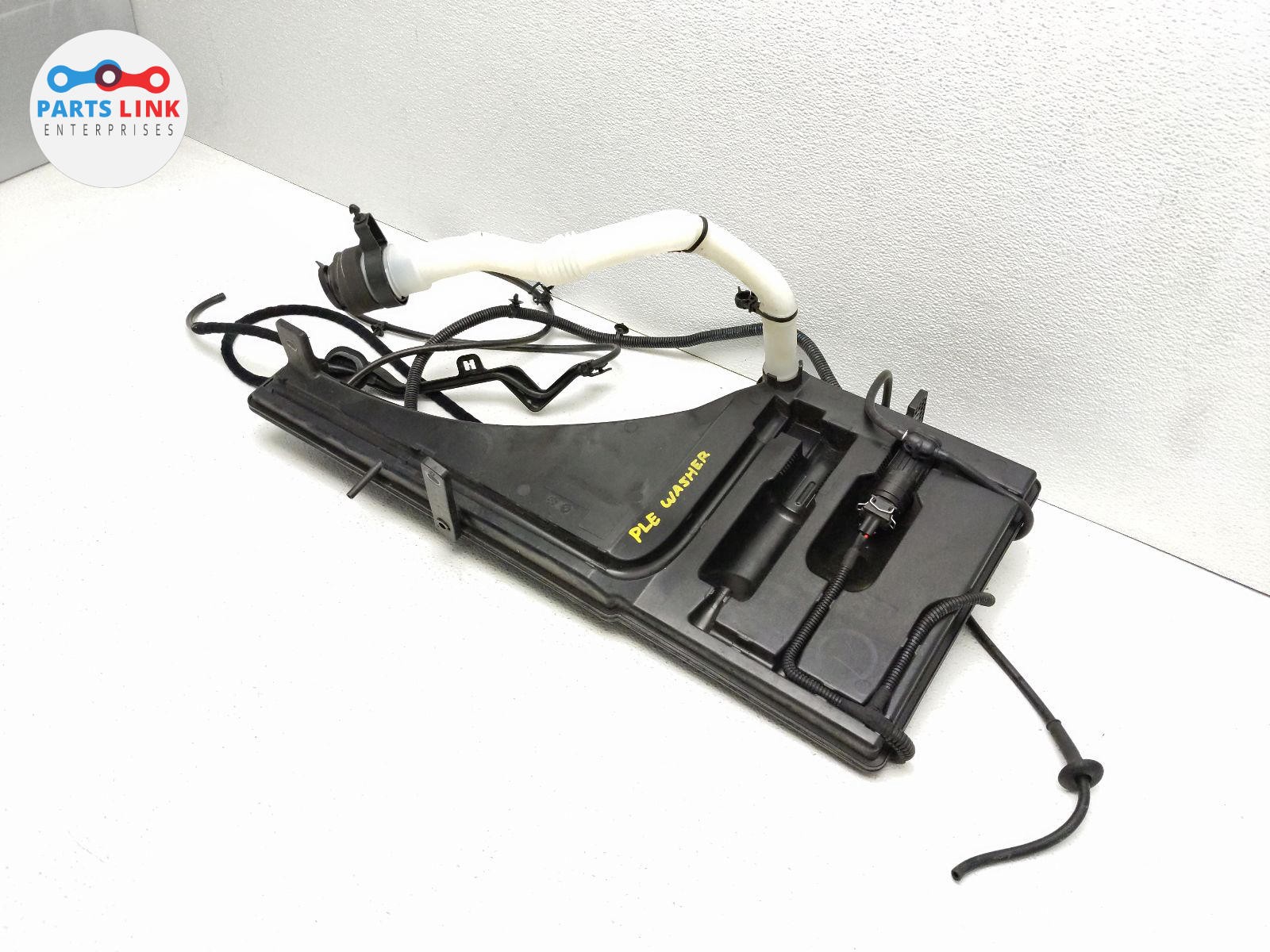 2017-20 MASERATI LEVANTE WASHER RESERVOIR BOTTLE TANK PUMP NECK ASSEMBLY M161