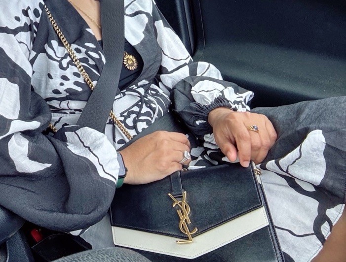 Borsa Yves Saint Laurent YSL in pelle bianca e nera GABY