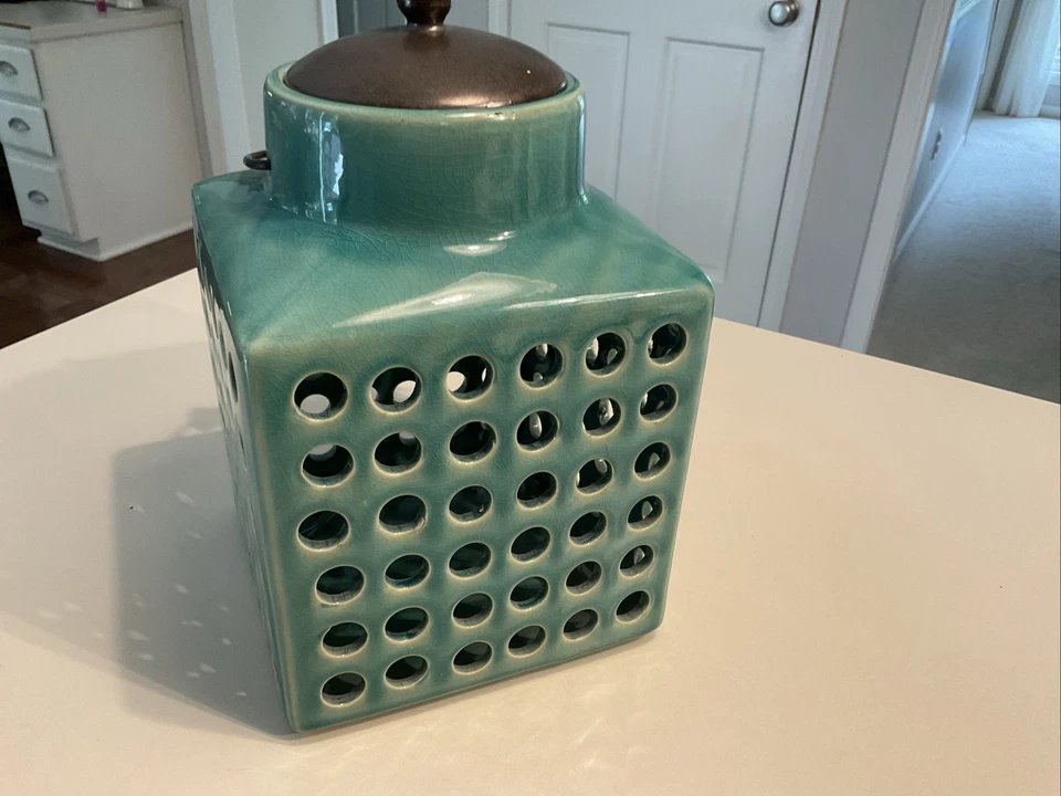 Linterna de mesa turquesa con tapa y asa  Foto 3 de 4