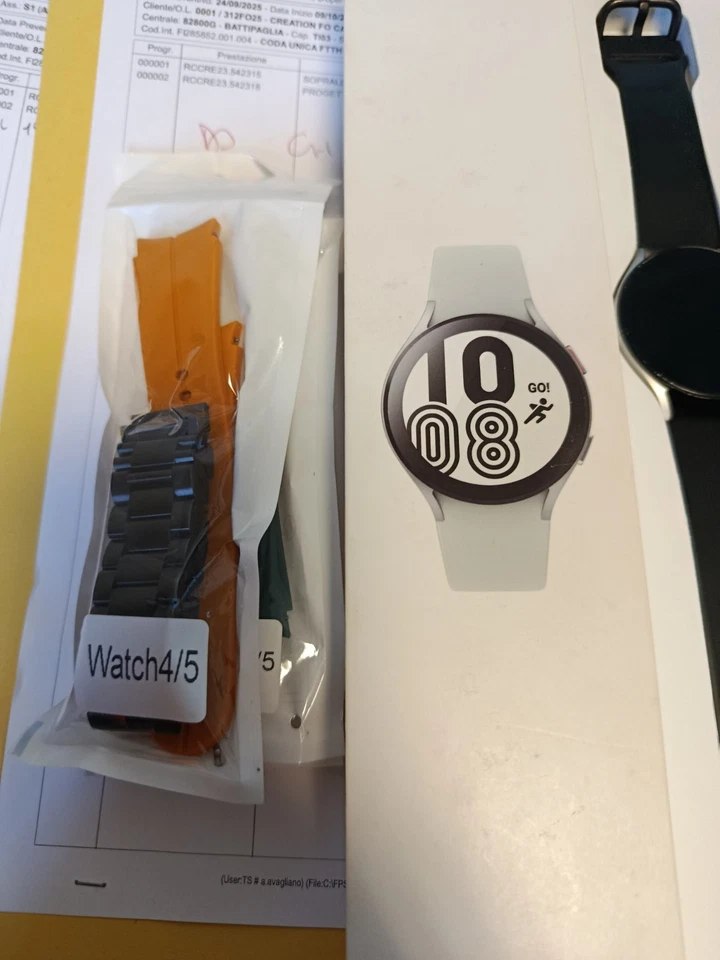 Samsung Galaxy Watch4 40mm Cassa di Alluminio, Cinturino Sportivo Nero, Orologio - Immagine 3 di 3