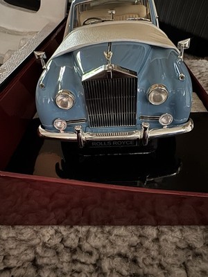 Minichamps 1:18 Rolls-Royce Silver Cloud II 1960 Light Blue NIB 100134904 X-RARE