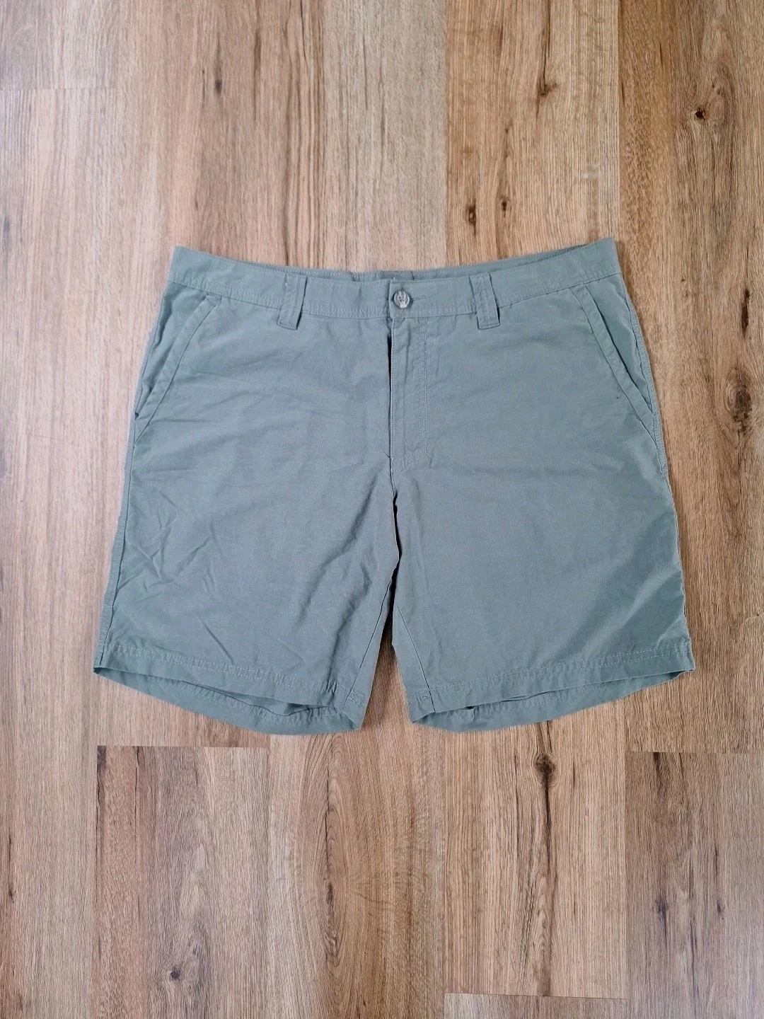 Columbia Men’s Green Chino Shorts Size 36 Casual Outdoor Hiking Golf Classic Fit