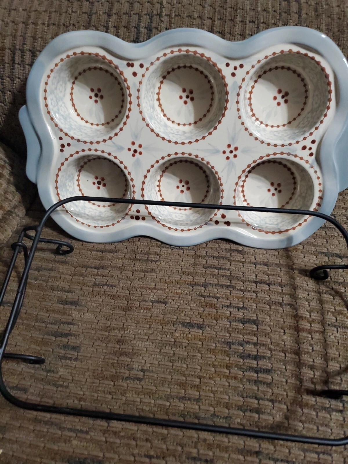 TempTations Tara Old World Gray 6 cup Bake To Table Muffin Pan with Wire Rack