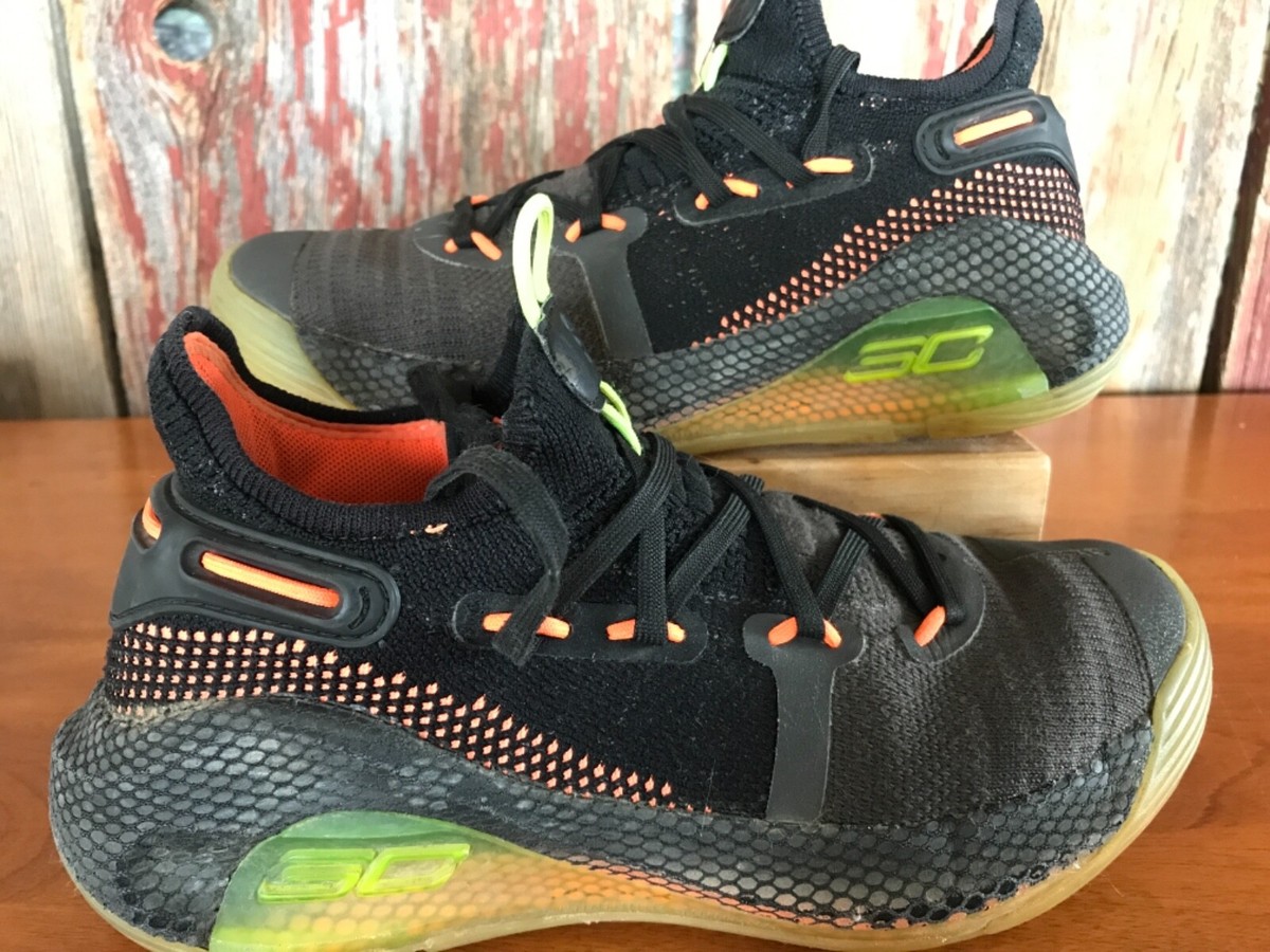 under armour SC kids basketball shoes 5Y