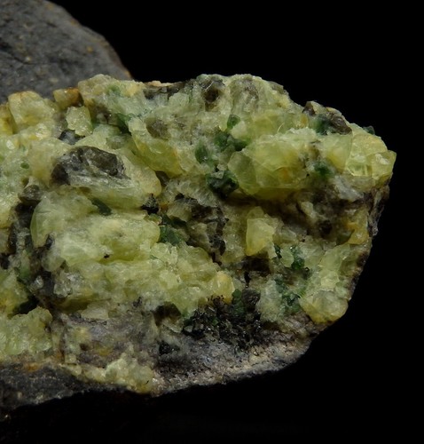 OLIVINA - FORSTERITE PERIDOT xenolite in basalto -- REP. CECO Smrčí /pj246 - Foto 14 di 15