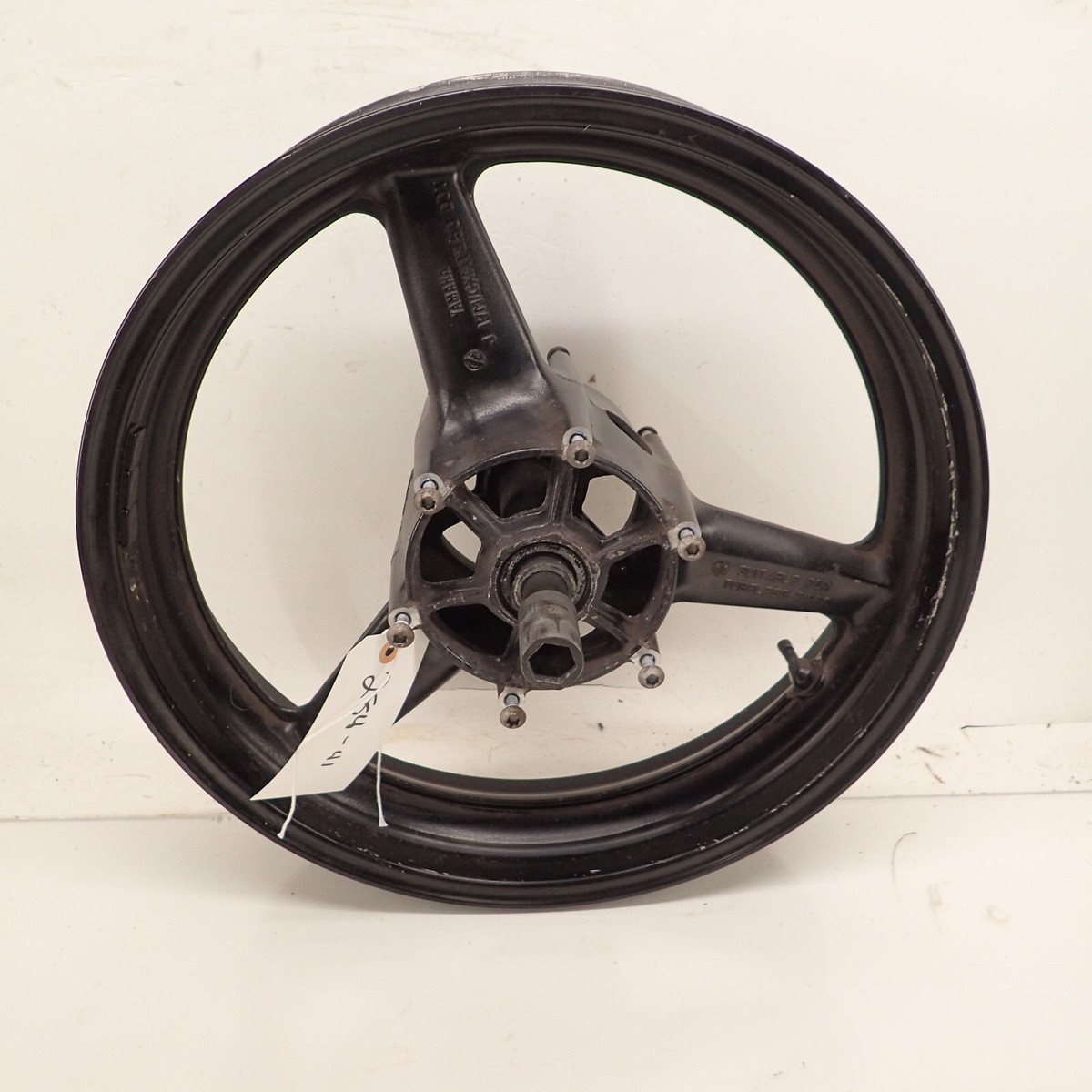 03 04 05 Yamaha FZ1 front wheel with axle rim ( straight and