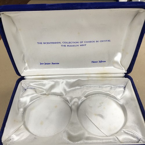 Bicentennial Cameos Crystal Jean-Jacques Rousseau & Thomas Jefferson Paperweight - Picture 2 of 12
