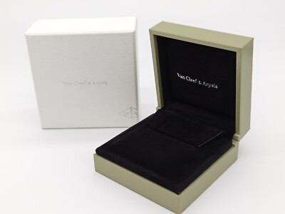 [Near Mint] Van Cleef & Arpels genuine Earrings empty  Jewelry box Green Suede