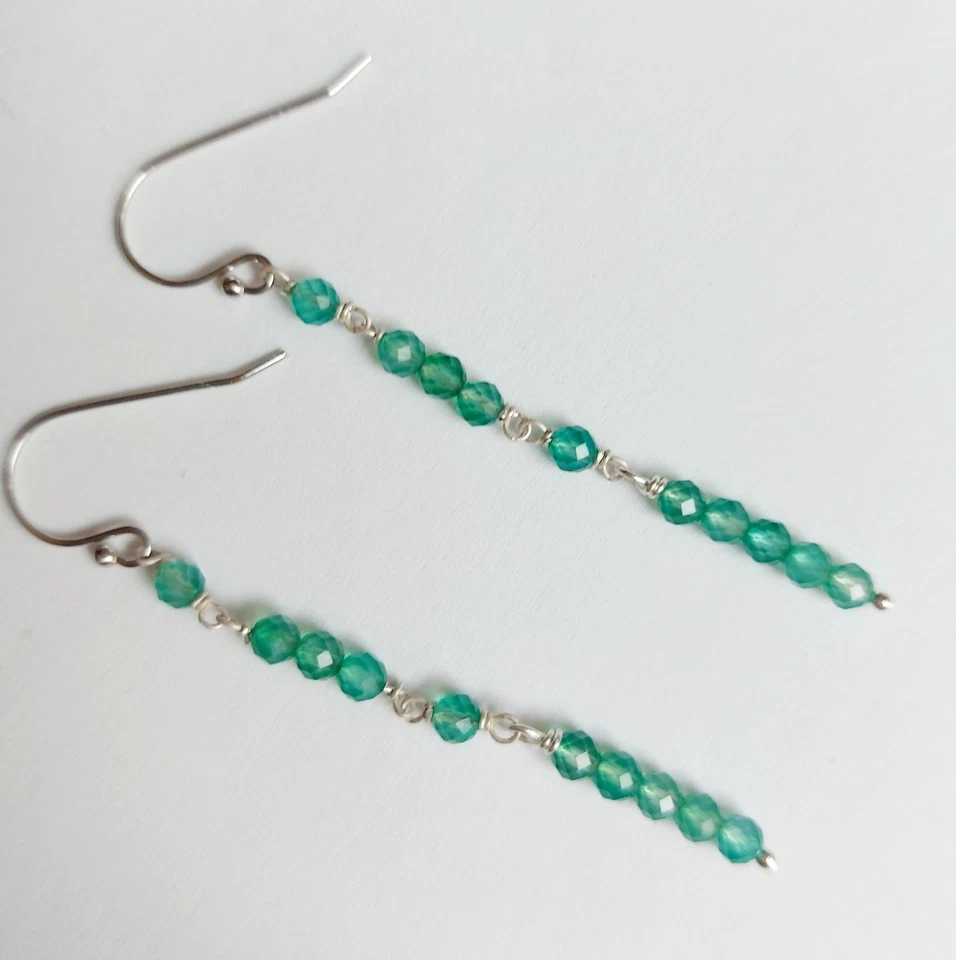 Orecchini pendenti in argento 925 con calcedonio naturale sfaccettato da 3 mm - Immagine 2 di 4